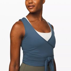 Lululemon Twist Me Up Crop Top Size 6 Blue